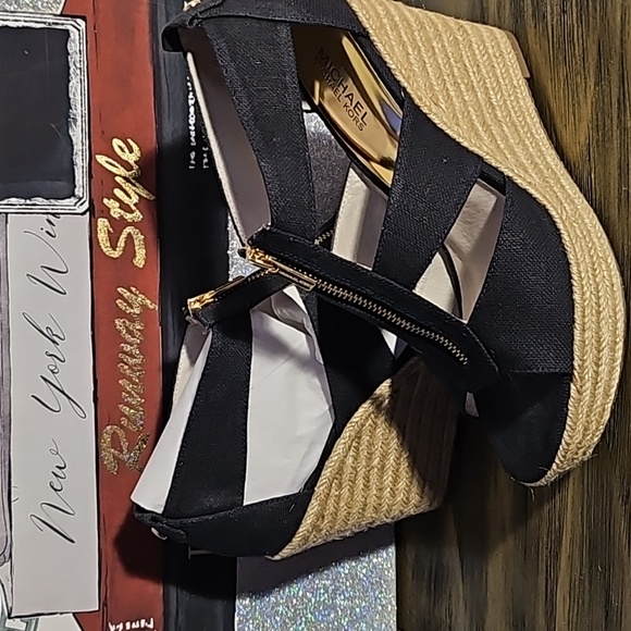 Michael Kors Damita wedge sandles - Picture 3 of 4